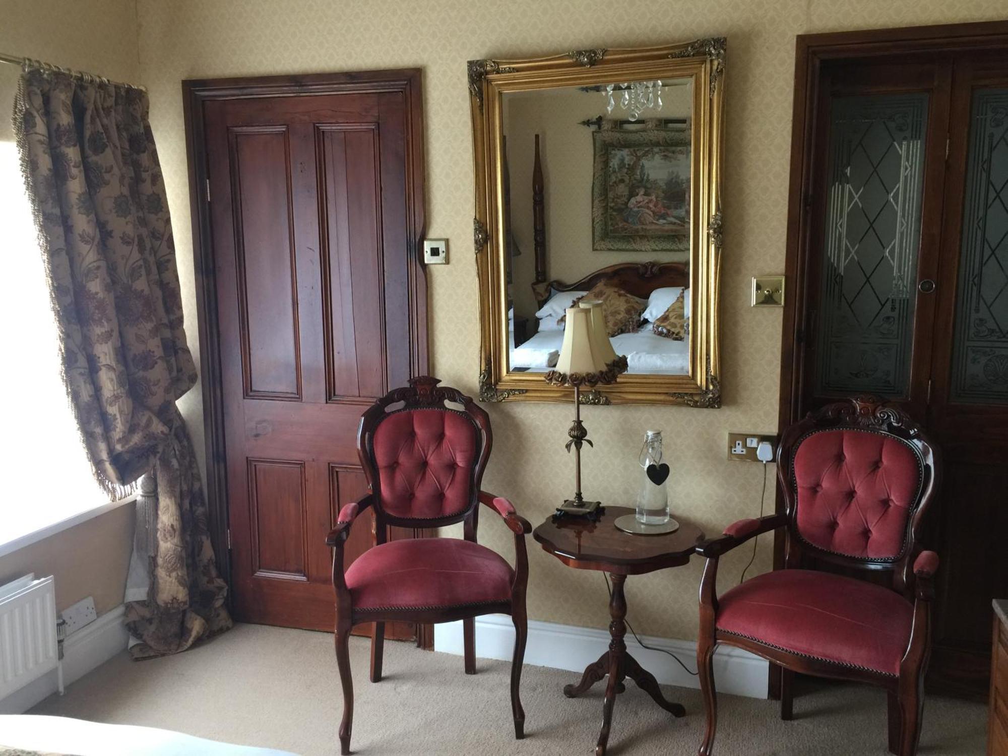 Glyn Isa Country House B&B And Self Catering Apartments Конуи Екстериор снимка
