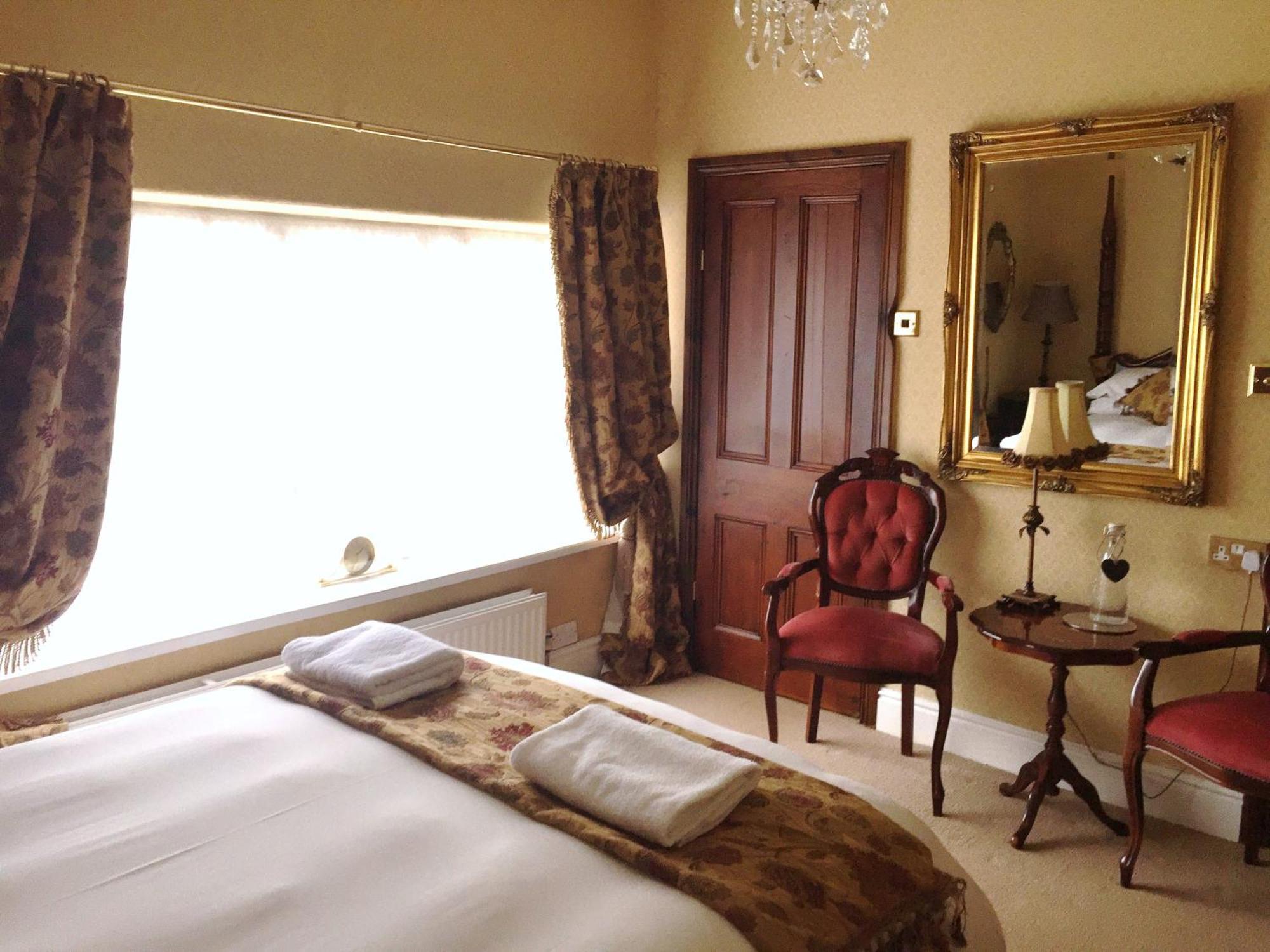 Glyn Isa Country House B&B And Self Catering Apartments Конуи Екстериор снимка