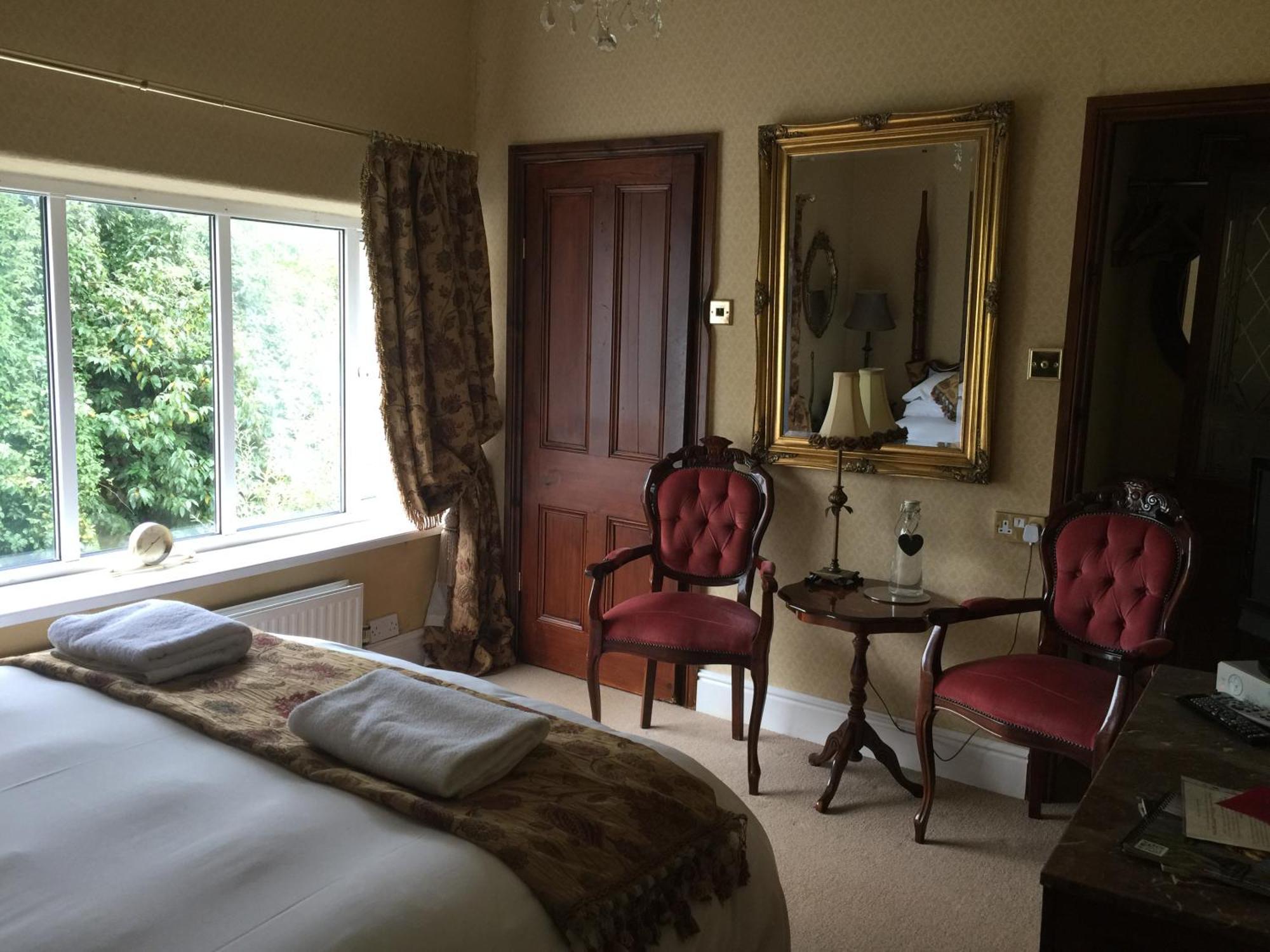Glyn Isa Country House B&B And Self Catering Apartments Конуи Екстериор снимка