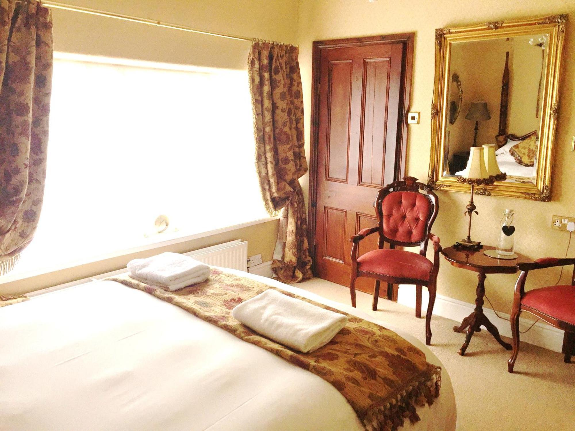 Glyn Isa Country House B&B And Self Catering Apartments Конуи Екстериор снимка